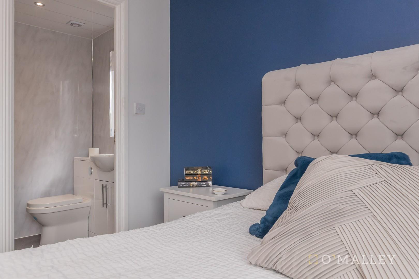 24. Bedroom 1 5.jpg